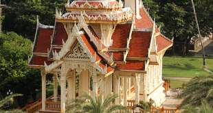 Thailand Local Food Specialties by Region